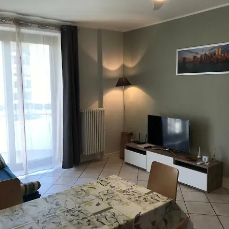 Grazioso Bilocale Metro/centro Apartmán